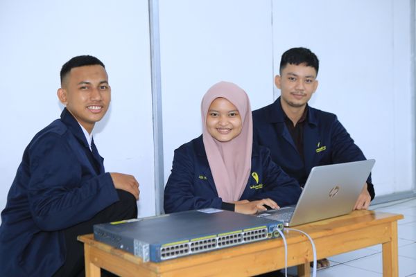 featured image thumbnail for post Jadi Ahli Jaringan Profesional dengan Kursus Networking CISCO di Areta Training Center